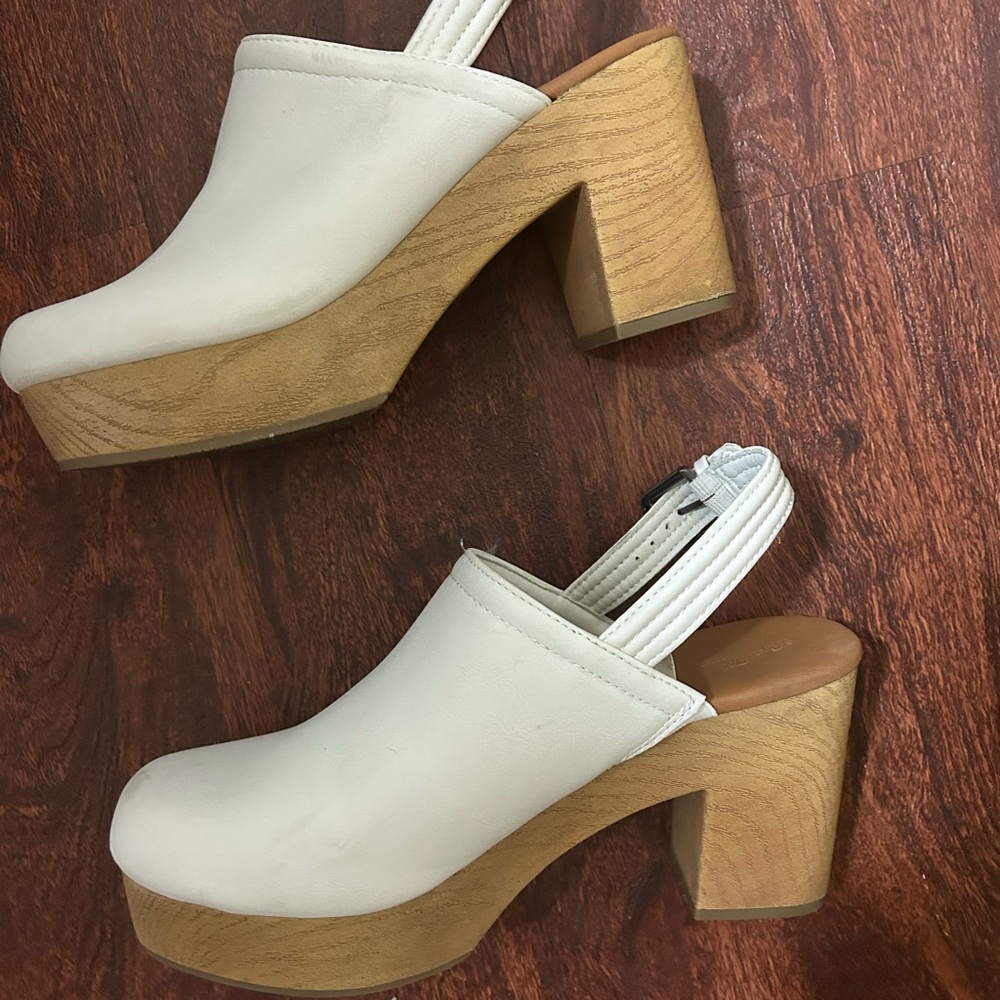 White clogs - Picture 5 of 5